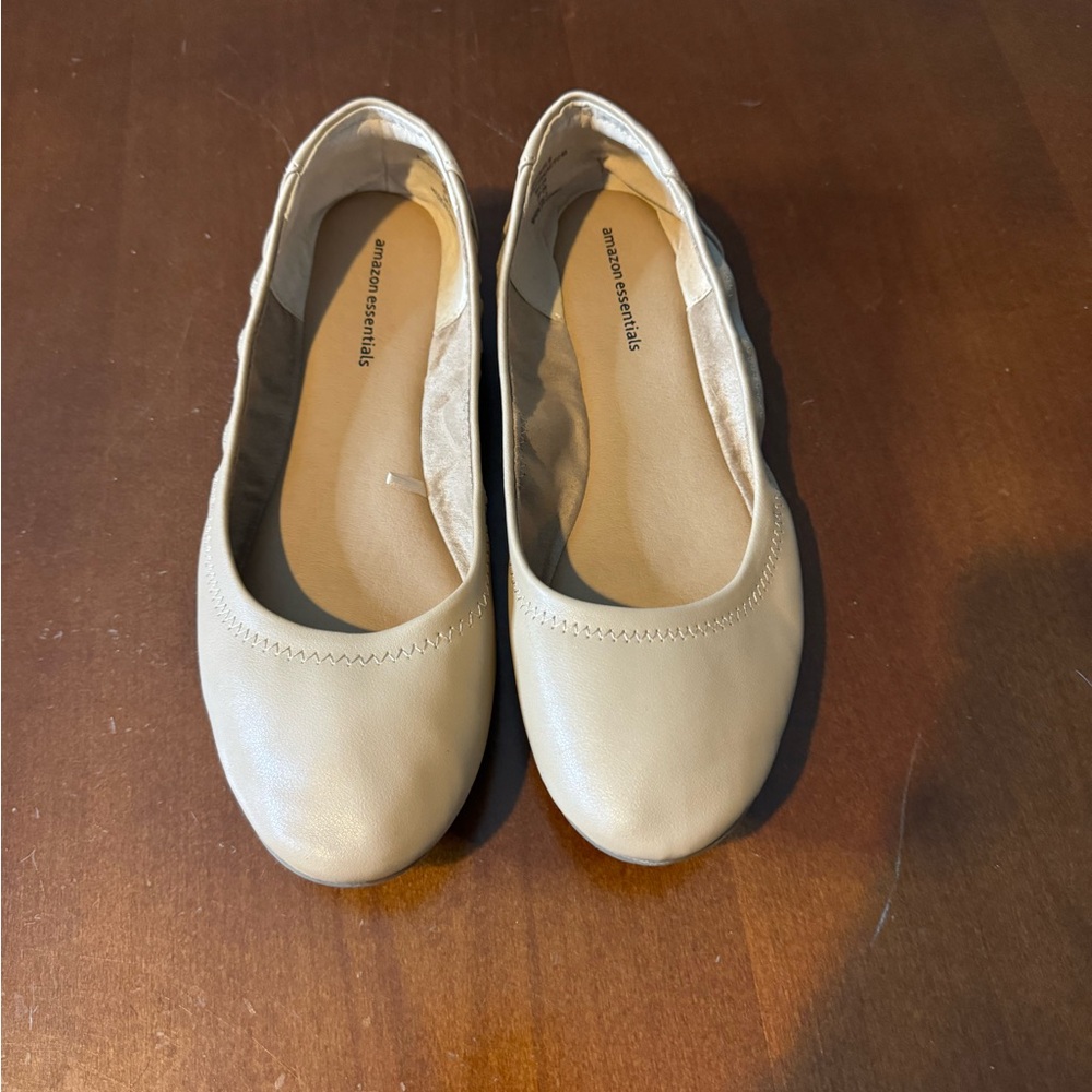 Amazon Essentials beige flats, size 9